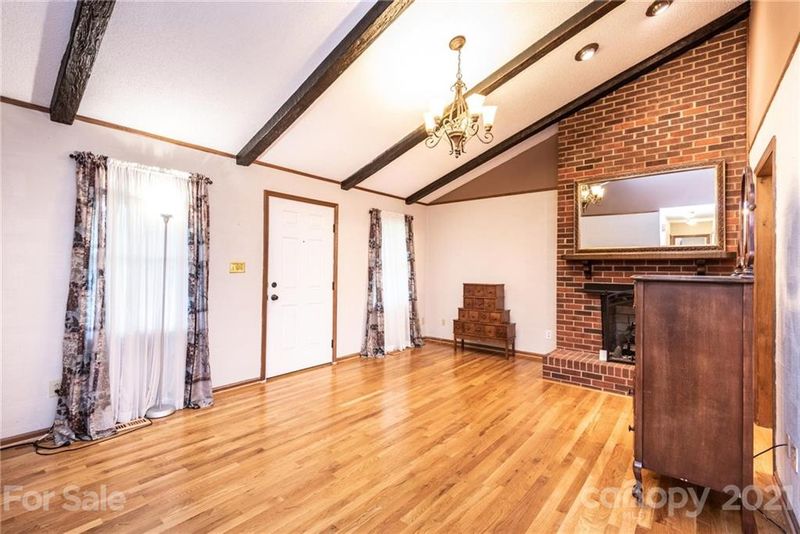 2329 Mountain View Rd, Hickory, NC 28602