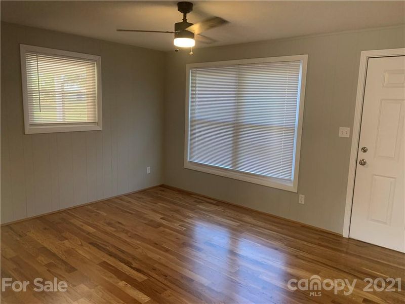 1900 Crestview Dr, Newton, NC 28658