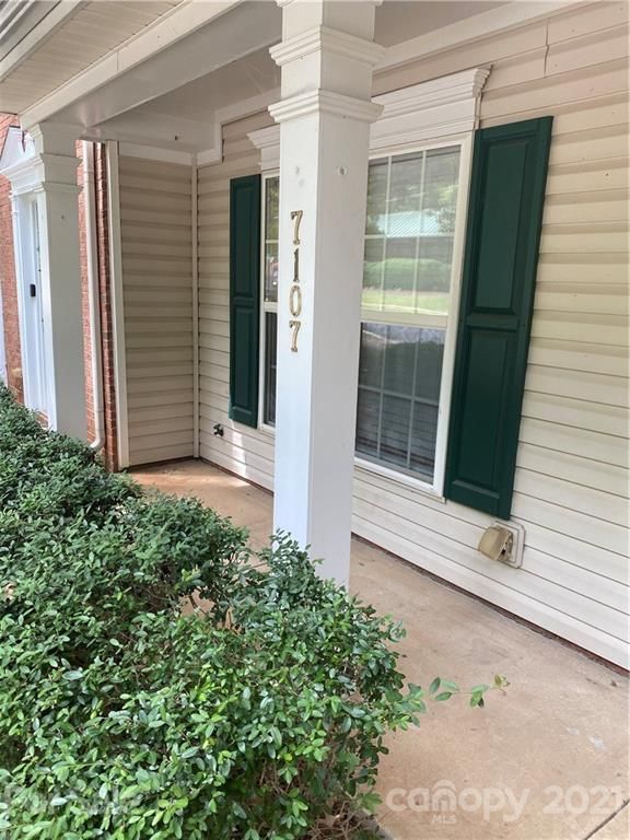 7107 Flying Scotsman Dr, Charlotte, NC 28213