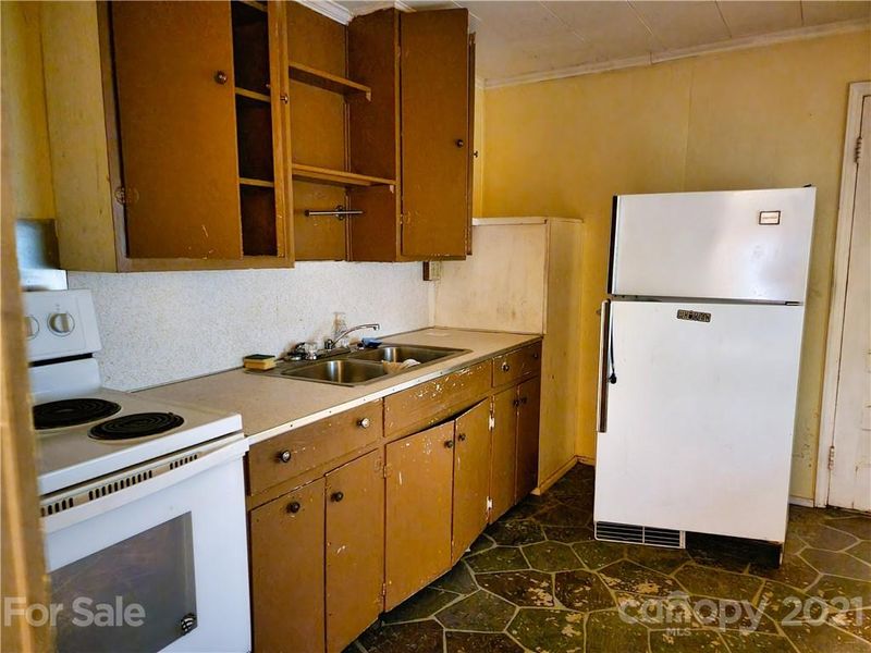 406 E Sharpe St, Statesville, NC 28677