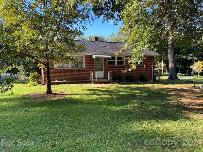 1380 17th Ave NE, Hickory, NC 28601
