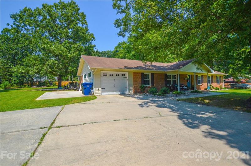 811 Pilgrim Forest Dr, Monroe, NC 28110