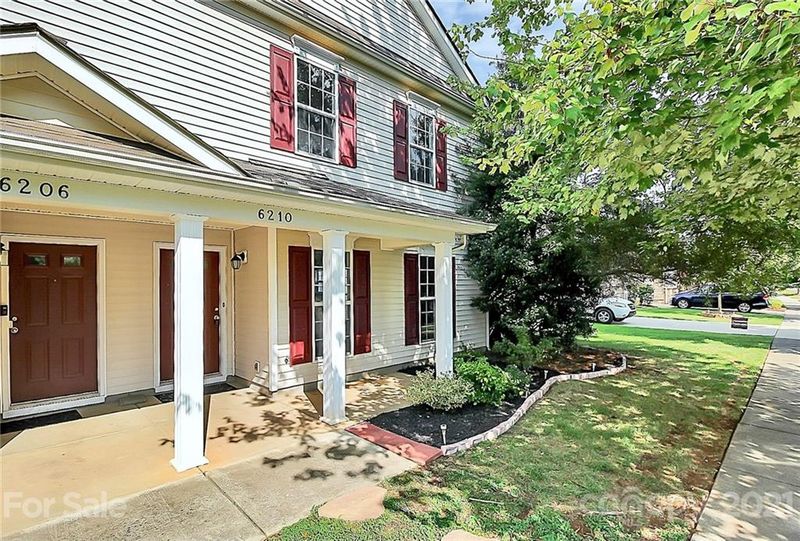 6210 Ginkgo Ln, Charlotte, NC 28215