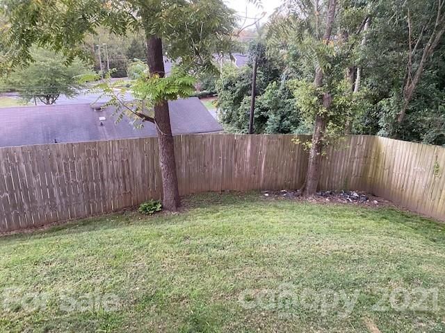 302 1st St, Mount Holly, NC 28120