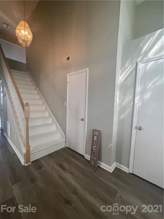 9019 Chesham Dr, Charlotte, NC 28227