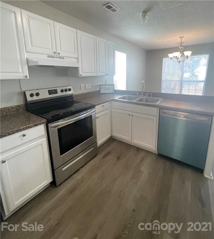 9019 Chesham Dr, Charlotte, NC 28227