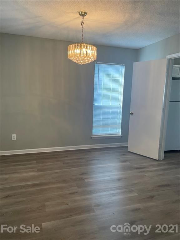 9019 Chesham Dr, Charlotte, NC 28227