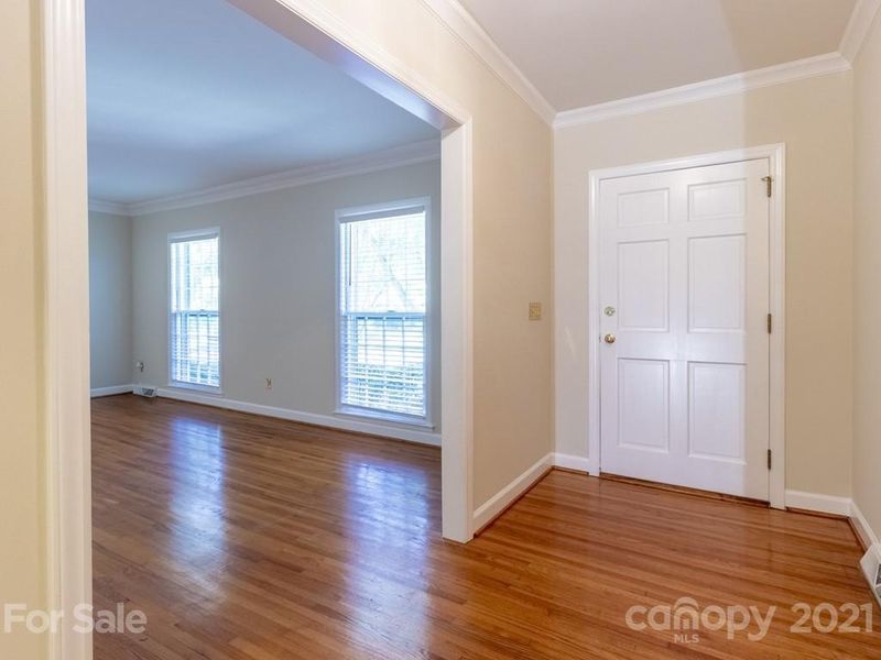 1300 Bearmore Dr, Charlotte, NC 28211