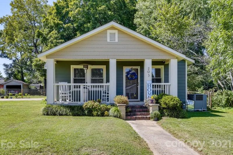 203 Lowell Ave, Cramerton, NC 28032