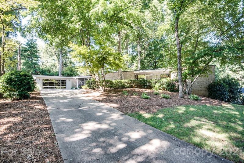 1045 15th Ave NW, Hickory, NC 28601
