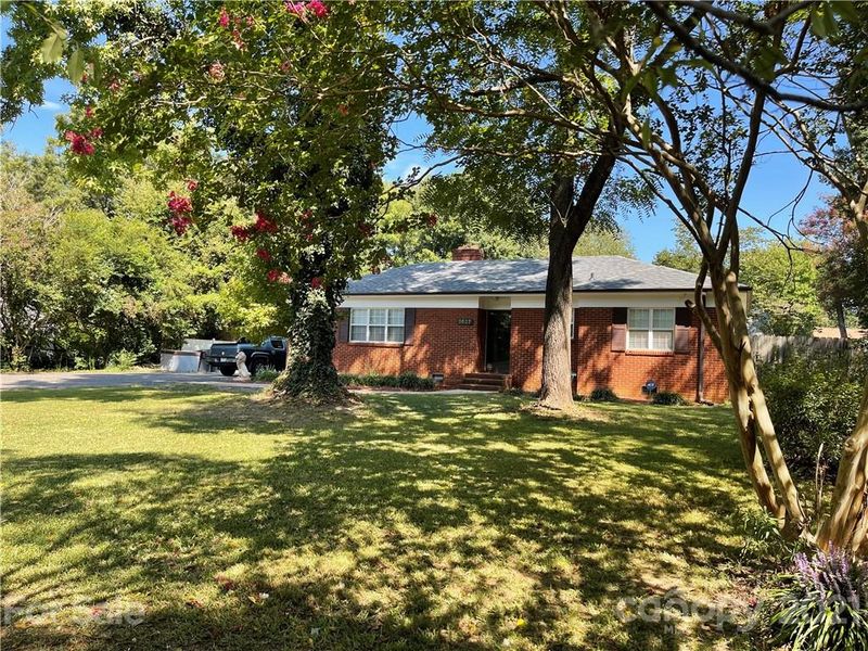 5627 Hickory Grove Rd, Charlotte, NC 28215