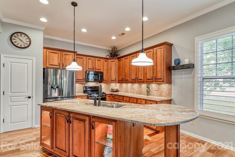 1006 Knob Creek Ln, Tega Cay, SC 29708