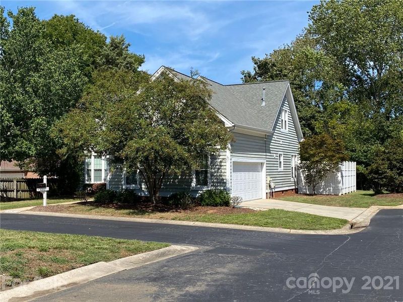 10301 Johns Towne Dr, Charlotte, NC 28210