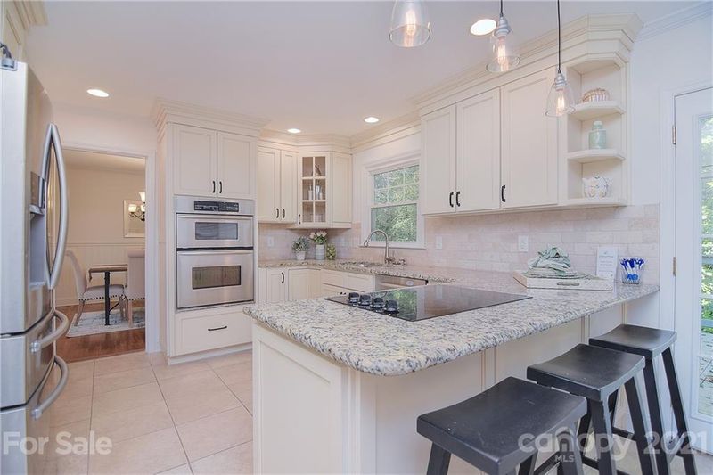 3618 Huckleberry Rd, Charlotte, NC 28210