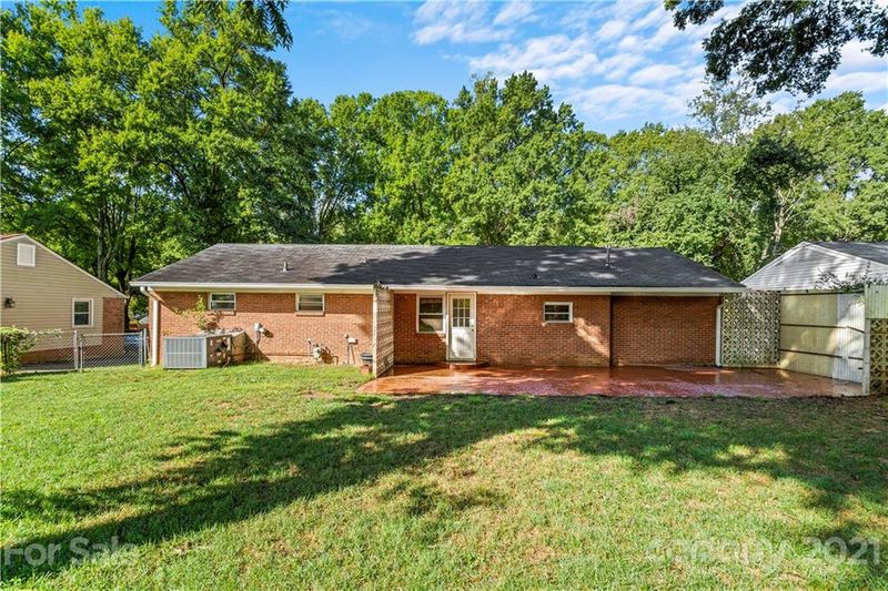 635 Vanderbrook Rd, Charlotte, NC 28215