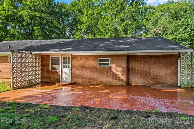 635 Vanderbrook Rd, Charlotte, NC 28215
