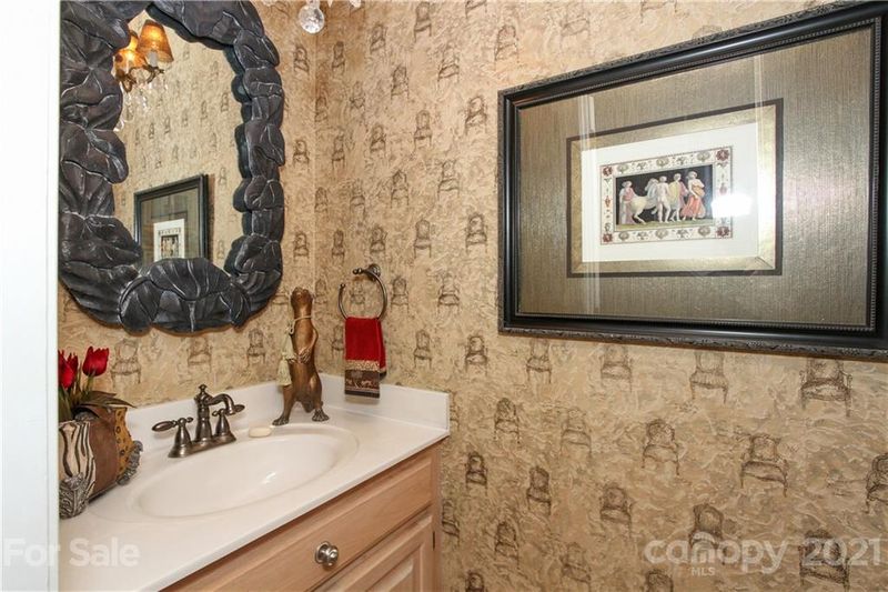 11400 Chestnut Hill Dr, Matthews, NC 28105