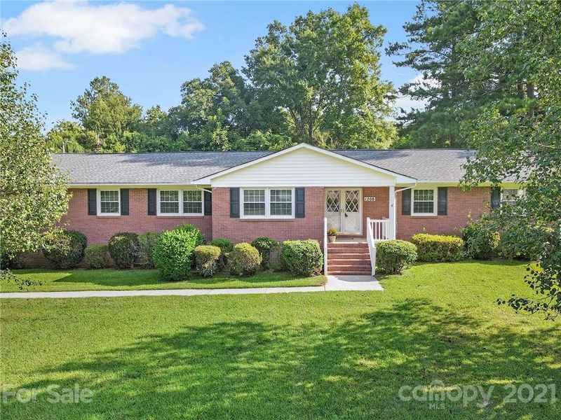 1208 Crestfield Dr, Lancaster, SC 29720