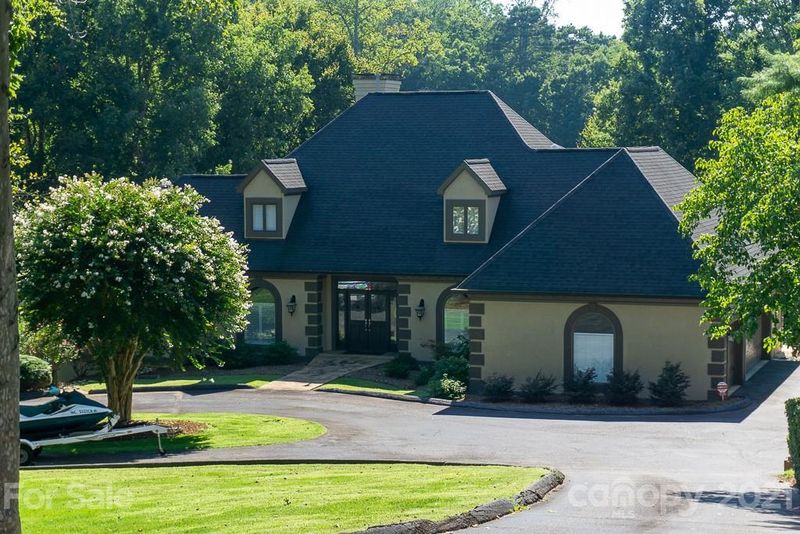 525 43rd Ave Ct NW, Hickory, NC 28601
