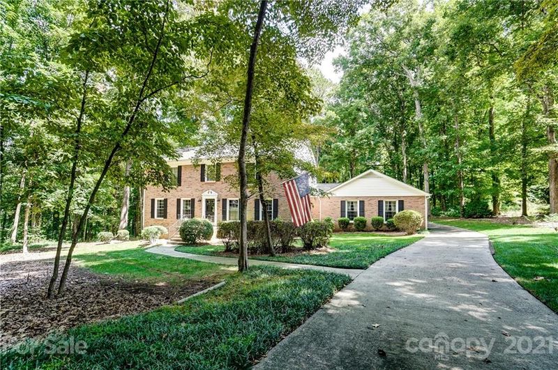 541 Harrogate Rd, Matthews, NC 28105