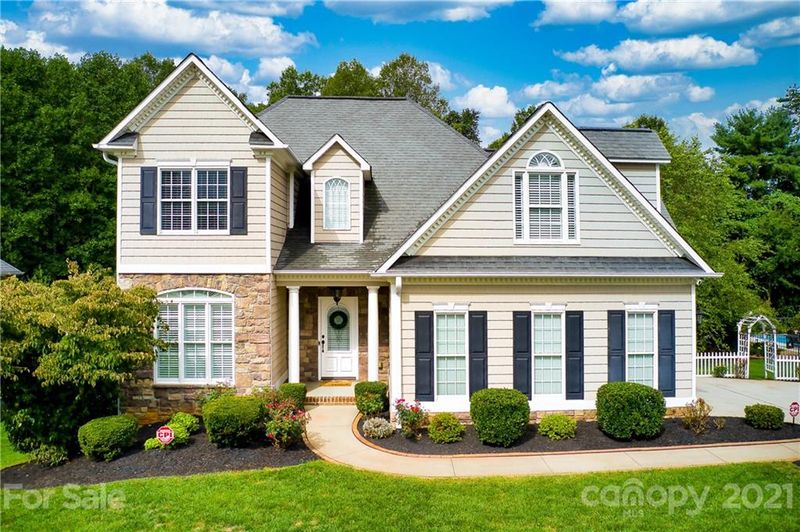1934 Waterbury Ct, Hickory, NC 28602