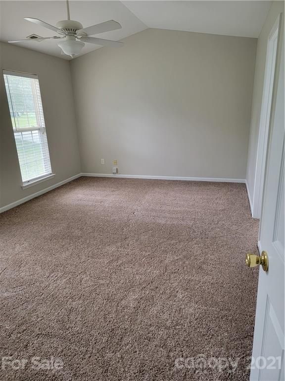 133 Clairwood Dr, Mount Holly, NC 28120