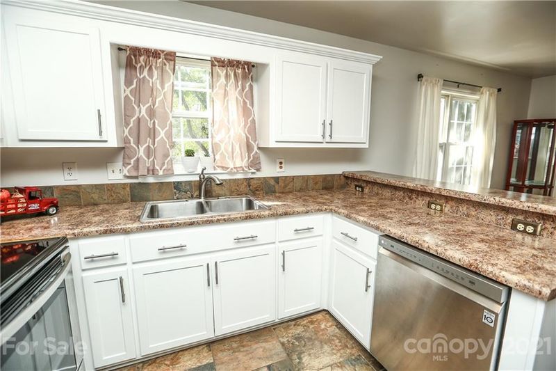 1165 Crestmont Dr, Concord, NC 28025