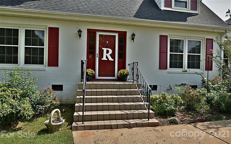 610 Holiday Rd, Gastonia, NC 28054