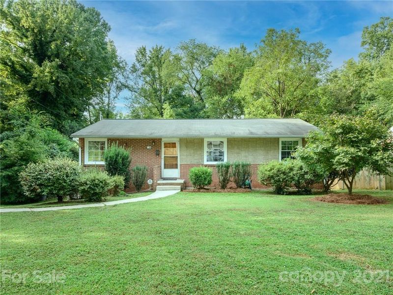 736 Manhasset Rd, Charlotte, NC 28209