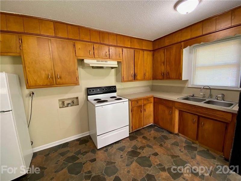 3053 Nc Highway 150 Hw E, Maiden, NC 28650