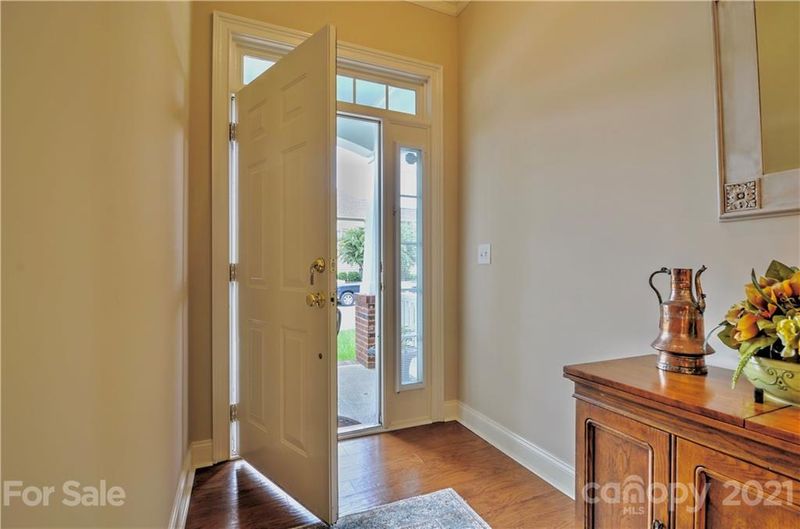 1121 Gainsborough Dr, Matthews, NC 28104