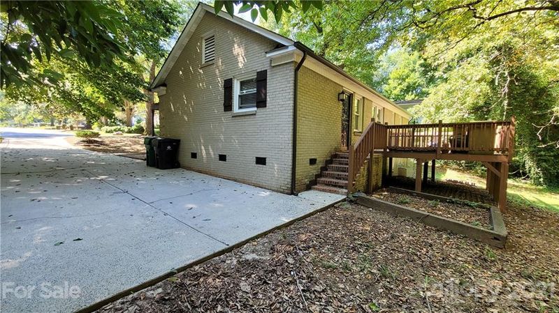 3300 Sargeant Dr, Charlotte, NC 28217