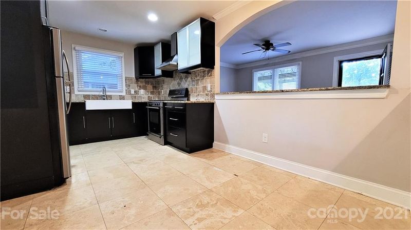 3300 Sargeant Dr, Charlotte, NC 28217