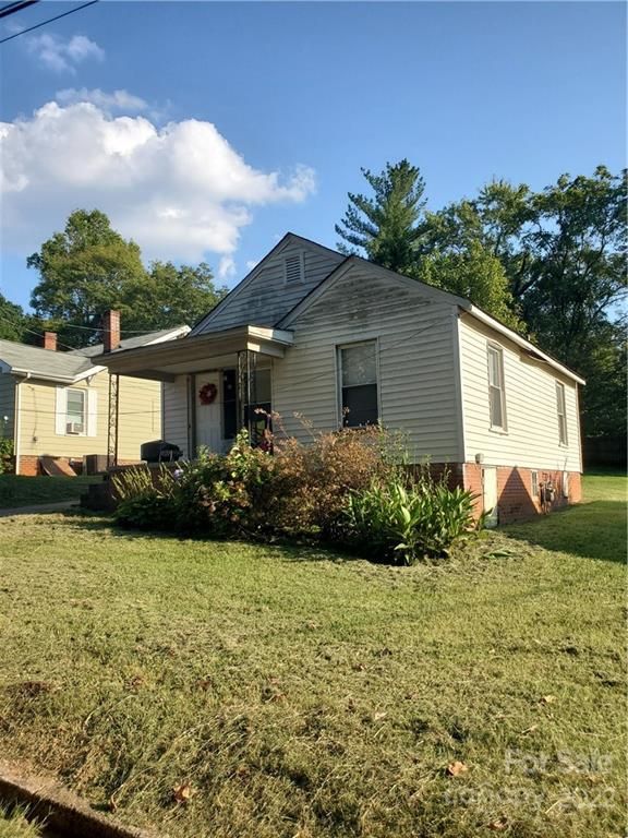 211 G St, Newton, NC 28658