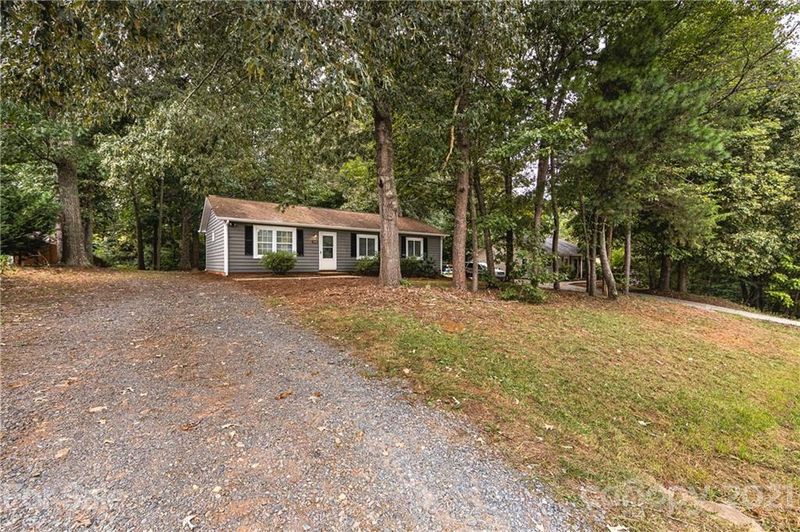 8443 Clear Meadow Ln, Charlotte, NC 28227