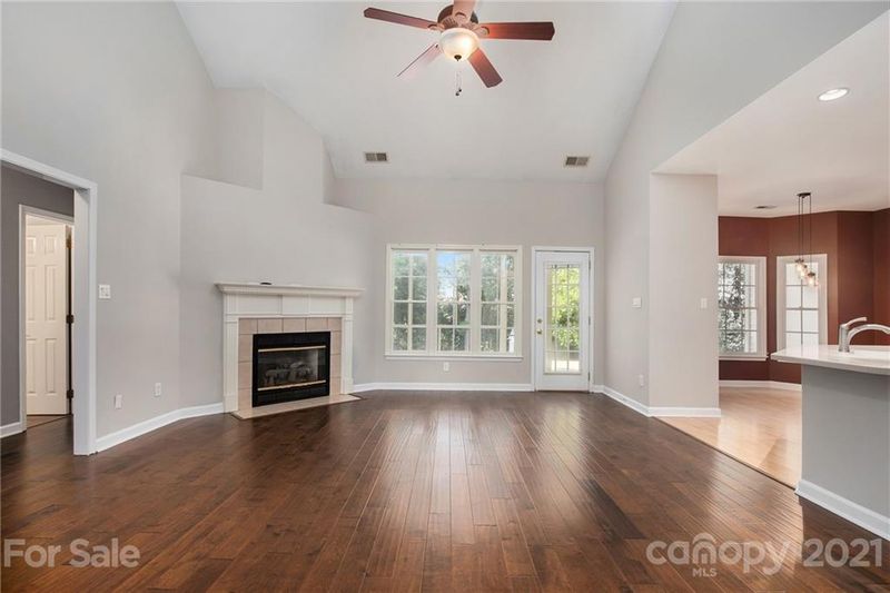 1800 Cloudburst Dr, Matthews, NC 28105
