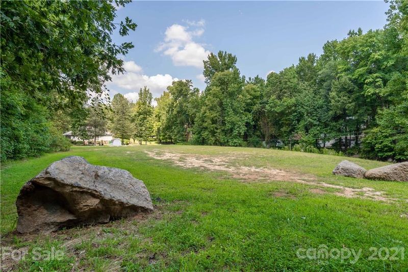 11133 Chestnut Hill Dr, Matthews, NC 28105