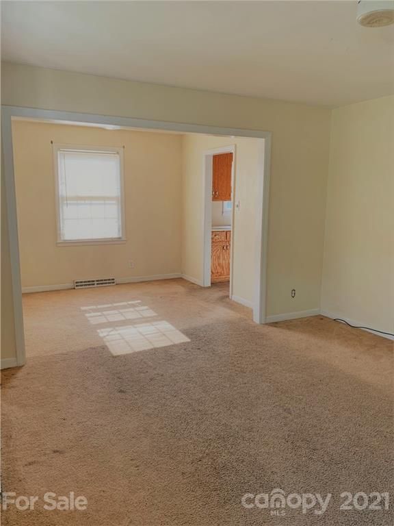 2120 Syracuse Dr, Charlotte, NC 28216