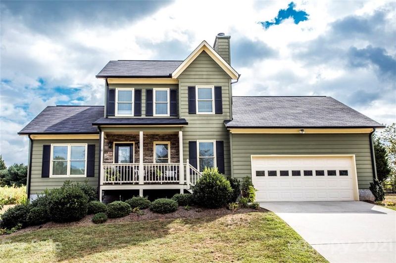 1676 Buffett Cir, Hickory, NC 28602