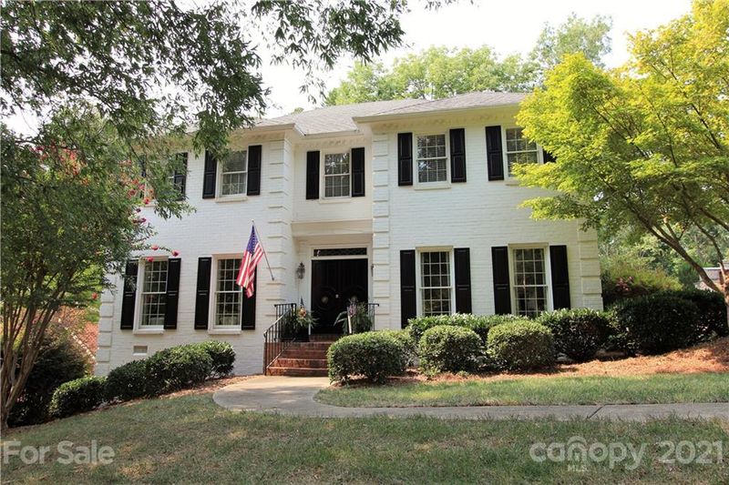 800 Stanhope Ln, Matthews, NC 28105