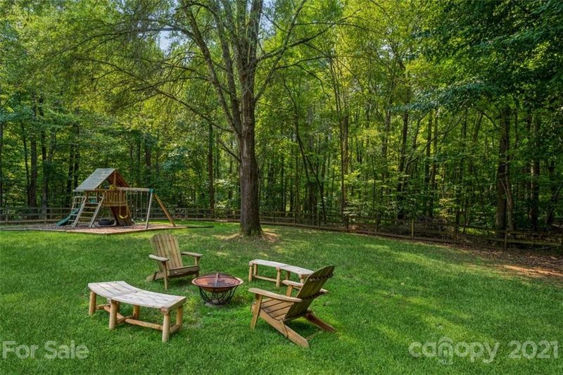 2346 Wedgewood Dr, Matthews, NC 28104