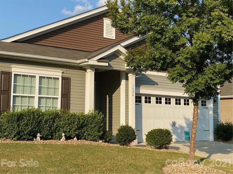 1820 Yellow Daisy Dr, Matthews, NC 28104