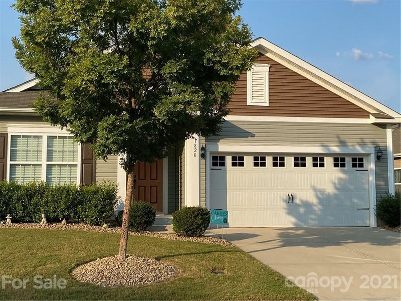 1820 Yellow Daisy Dr, Matthews, NC 28104