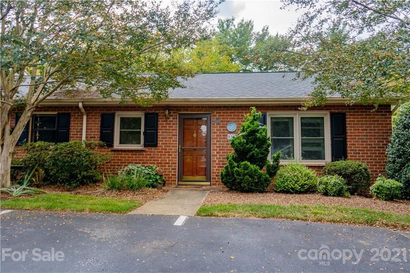925 21st Ave NE, Hickory, NC 28601