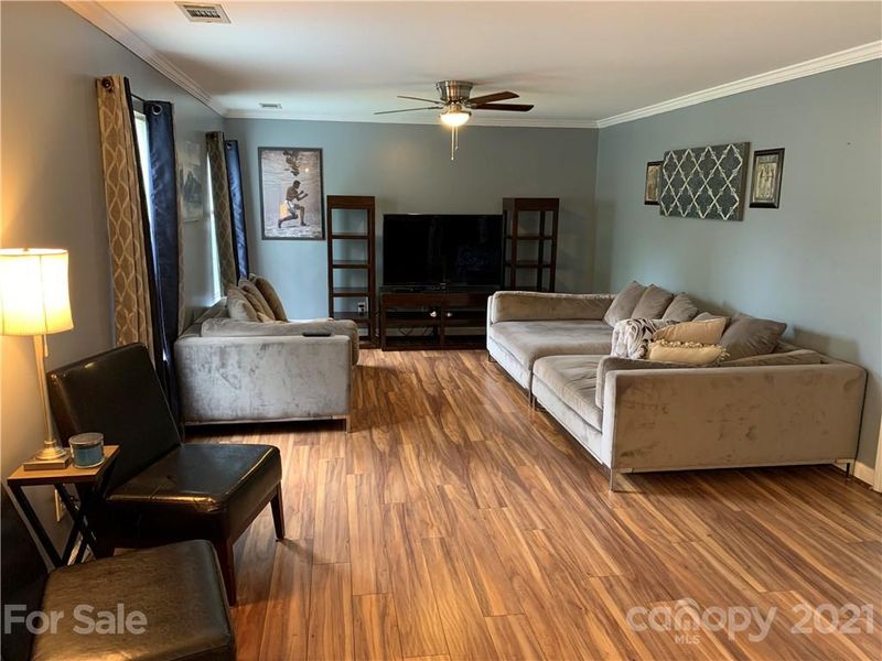 2224 Southwind Dr, Charlotte, NC 28216
