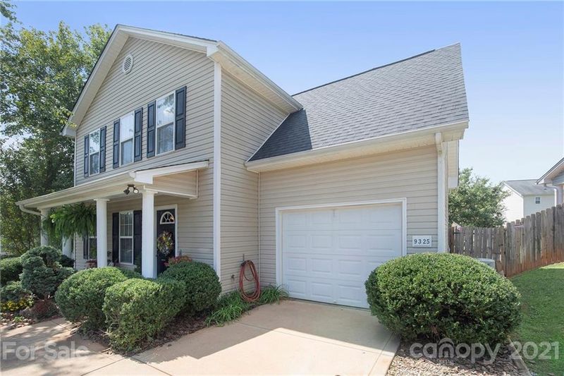 9325 Dewey Dr, Charlotte, NC 28214