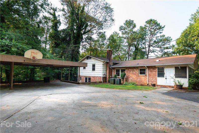 1348 4th St NW, Hickory, NC 28601