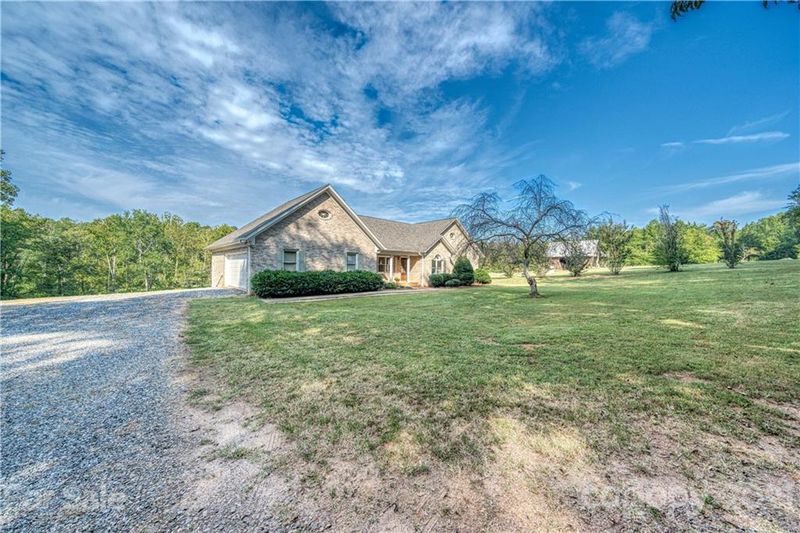 3705 River Rd, Hickory, NC 28602