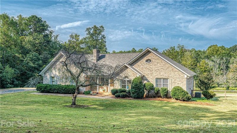 3705 River Rd, Hickory, NC 28602
