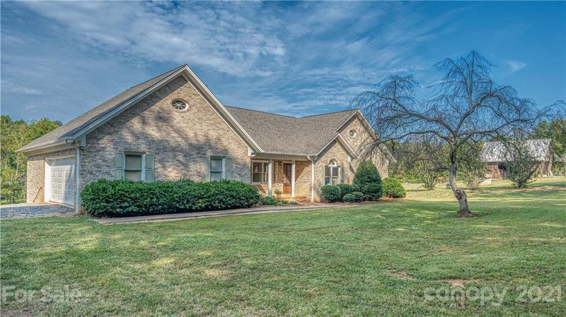 3705 River Rd, Hickory, NC 28602
